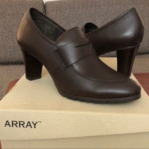 NIB Array Heeled Loafers - Style Lodge